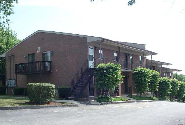 901 Crosshill Dr in Frankfort, KY - Building Photo