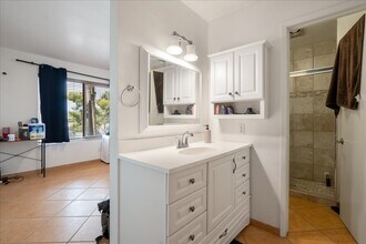 7555 Linda Vista Rd, Unit 27 in San Diego, CA - Building Photo - Building Photo