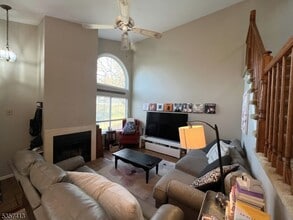 64 Bentley Ct in Bedminster, NJ - Building Photo - Building Photo