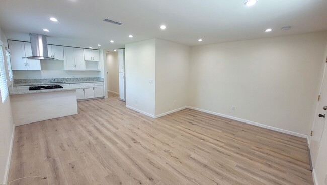 330-330 N 4th St in Montebello, CA - Foto de edificio - Building Photo