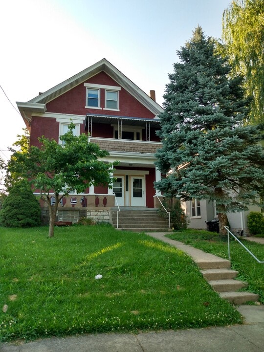 4413 Floral Ave in Cincinnati, OH - Building Photo