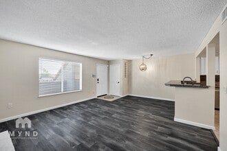 1645 W Baseline Rd in Mesa, AZ - Foto de edificio - Building Photo