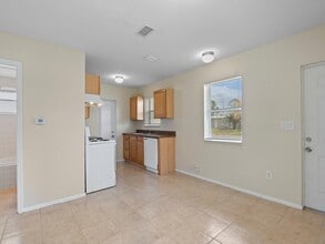 170 SE Solaz Ave in Port St. Lucie, FL - Building Photo - Building Photo