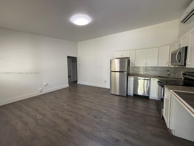 1330 NE 133rd St in North Miami, FL - Building Photo - Building Photo