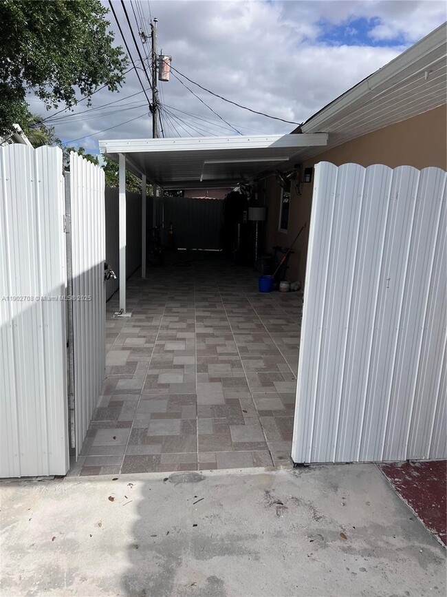 934 SW 75th Ave in Miami, FL - Building Photo - Building Photo