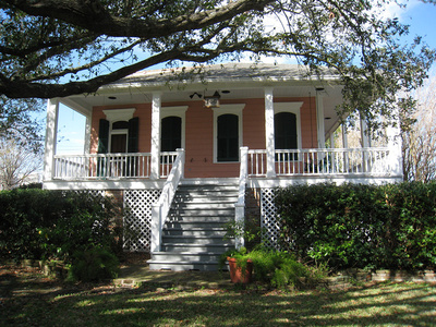 Algiers Point Compound in New Orleans, LA - Foto de edificio