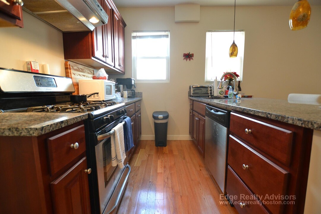 19 Litchfield St, Unit 2 in Boston, MA - Building Photo