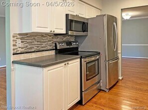 42160 Woodward Ave in Bloomfield Hills, MI - Building Photo - Building Photo