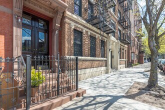 93 S 10th St in Brooklyn, NY - Foto de edificio - Building Photo