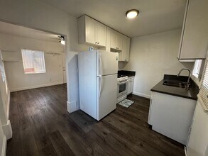 6319 Gallant St in Bell Gardens, CA - Foto de edificio - Building Photo