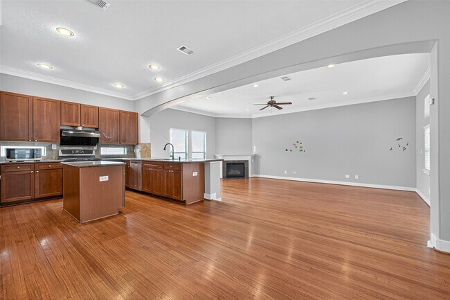 property at 5732 Kansas St