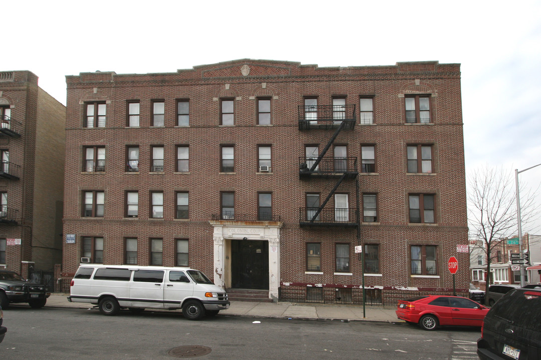 Colonial Court in Brooklyn, NY - Building Photo