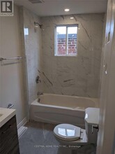 714 Lansdowne Ave in Toronto, ON - Building Photo - Building Photo
