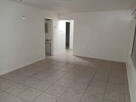 9021 W Highland Pines Dr in Palm Beach Gardens, FL - Building Photo