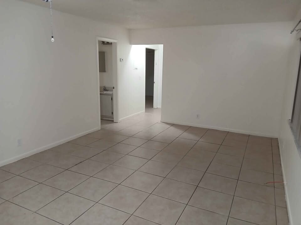 9021 W Highland Pines Dr in Palm Beach Gardens, FL - Building Photo