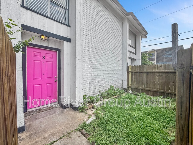 1911 Hearthstone Dr in Austin, TX - Building Photo - Building Photo