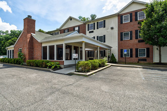 Heritage House in Beckley, WV - Foto de edificio - Building Photo