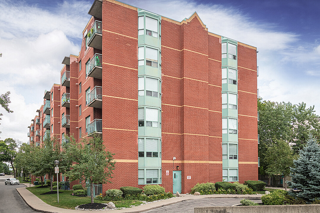 Stonehedge Towers in London, ON - Building Photo