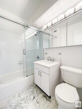 EAST 56 STREET in New York, NY - Foto de edificio - Building Photo