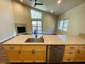 2494 Conestoga St in South Lake Tahoe, CA - Building Photo - Building Photo