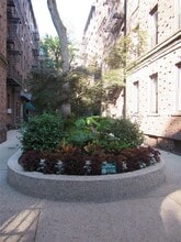 8315 116th St in New York, NY - Foto de edificio - Building Photo
