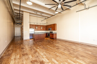 Market Lofts in the Heart of Downtown Dave... Apartamentos