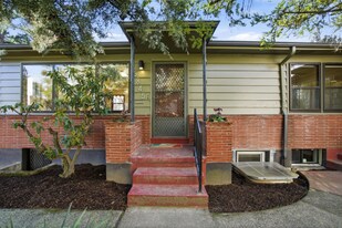 5845 NE 30th Ave, Unit 5845 NE 30th Ave in Portland, OR - Building Photo