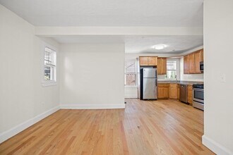 37 Sudan St, Unit 1 in Boston, MA - Foto de edificio - Building Photo