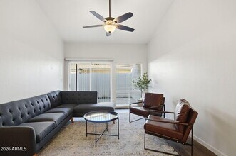 1051 S Dobson Rd in Mesa, AZ - Building Photo - Building Photo