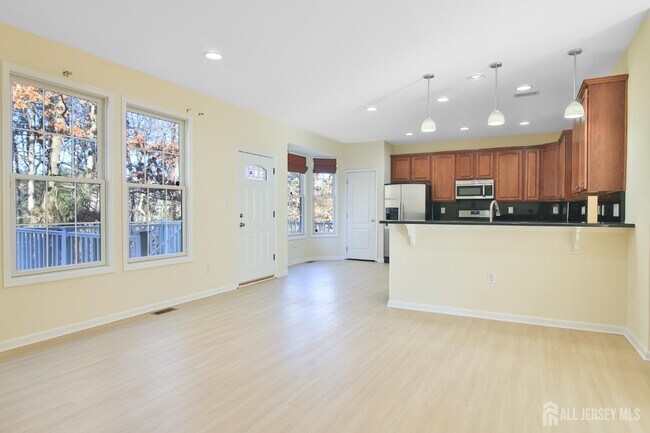 4 Timber Grove Ct in Old Bridge, NJ - Building Photo - Building Photo