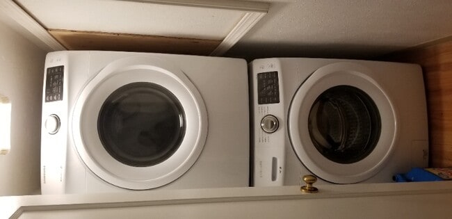 1024 SW 120th St in Seattle, WA - Foto de edificio - Building Photo