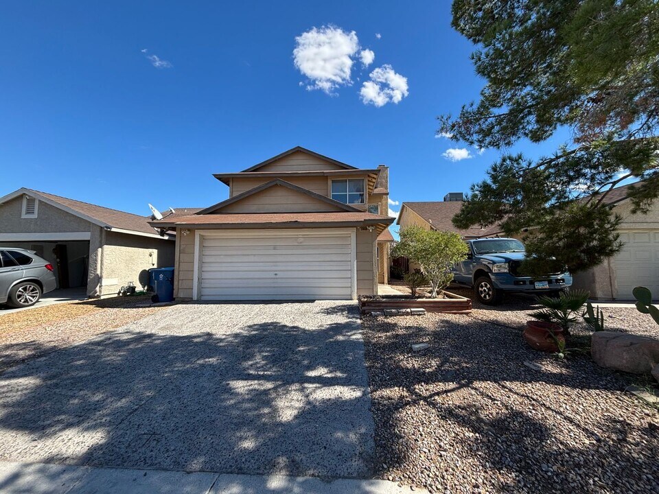 3908 Steinbeck Dr in Las Vegas, NV - Building Photo