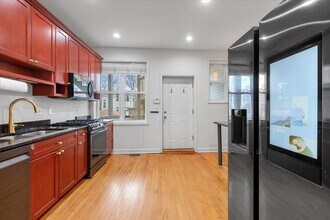 6445 N Greenview Ave, Unit # 01 in Chicago, IL - Building Photo - Building Photo