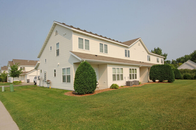 Easten Townhomes in Moorhead, MN - Building Photo - Building Photo