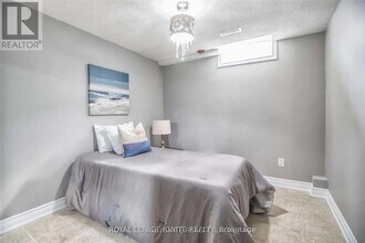 11 Carisbrooke Square in Toronto, ON - Building Photo - Building Photo