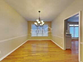 3915 Red Hill Ct in Greensboro, NC - Foto de edificio - Building Photo