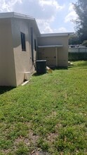 1452 NW 111th St in Miami, FL - Foto de edificio - Building Photo