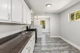 3506 N Houston St in Fort Worth, TX - Building Photo - Building Photo