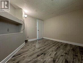 1129 Langs Cir in Cambridge, ON - Building Photo - Building Photo