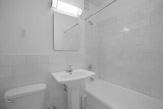 24 5th Ave in New York, NY - Building Photo - Building Photo