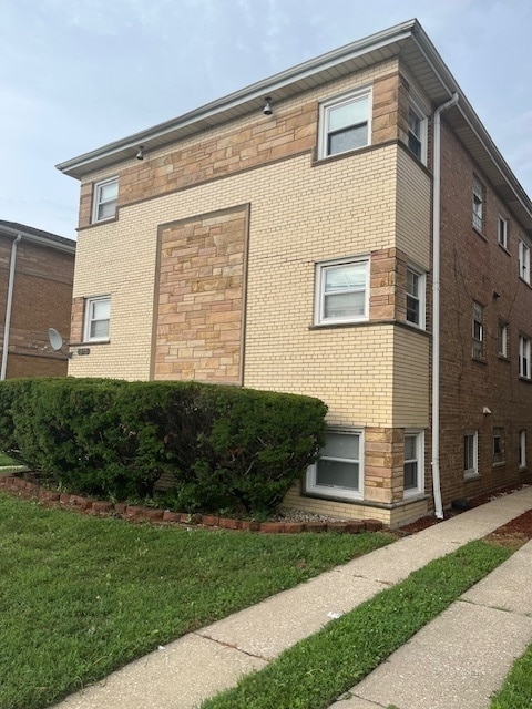 property at 1915 S Harlem Ave