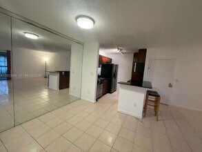 809 NE 199th St in Miami, FL - Building Photo - Building Photo