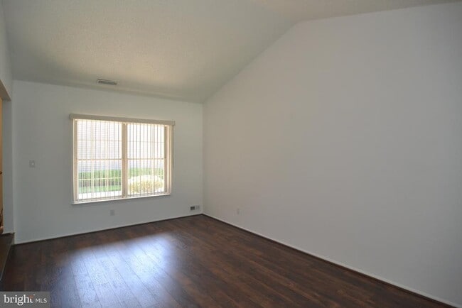 4004 Adelaide Dr in Mount Laurel, NJ - Building Photo - Building Photo