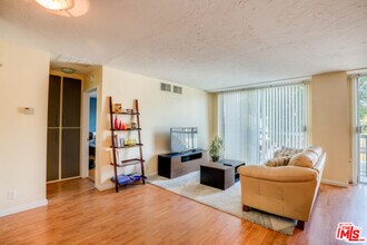 10751 Wilshire Blvd in Los Angeles, CA - Building Photo - Building Photo
