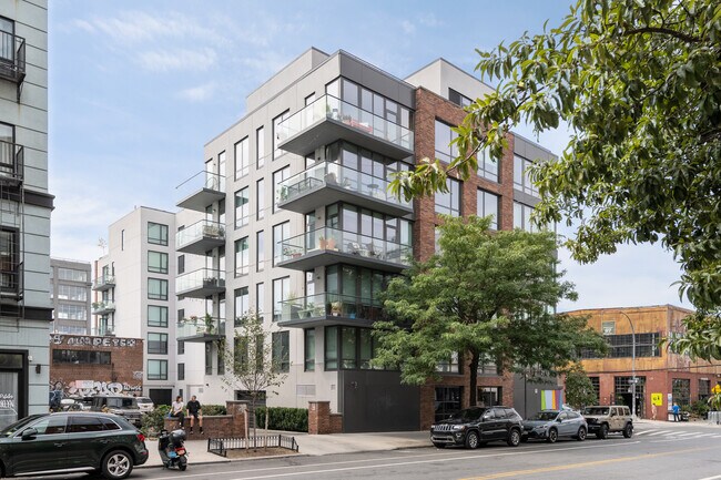 50 Greenpoint Ave in Brooklyn, NY - Building Photo - Building Photo