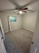 3801 Carpenter Dr in Louisville, KY - Foto de edificio - Building Photo