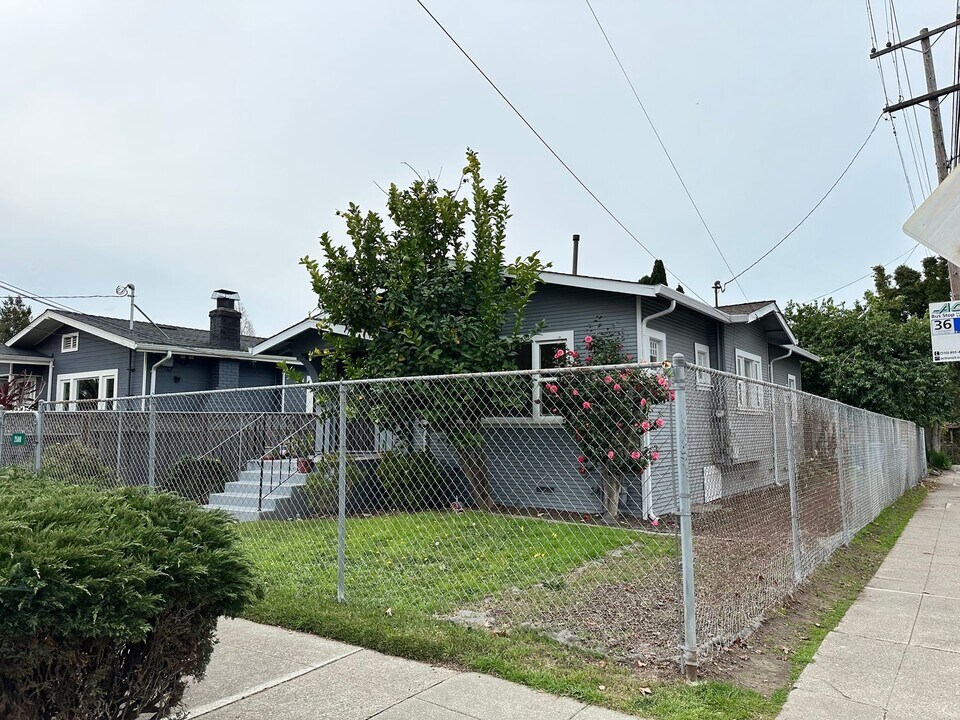 2500 Grant St in Berkeley, CA - Building Photo