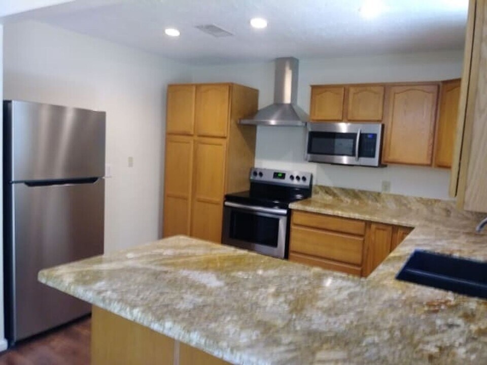 2402 Union Mill Rd in Houston, TX - Building Photo