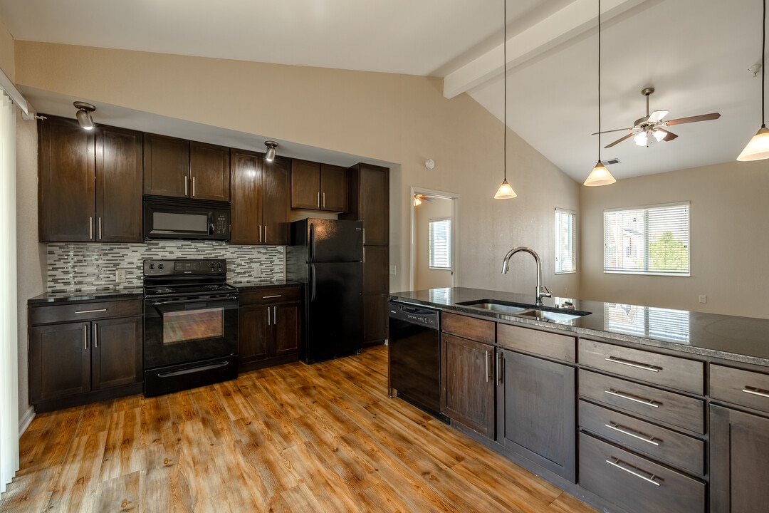 SunSTONE at MarketPlace Apartments in Andover, KS - Building Photo