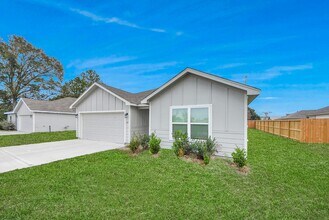 195 S Colbert St in Dayton, TX - Building Photo - Building Photo